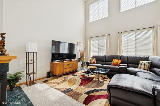 711 CREEKSIDE Circle 711, Gurnee, IL 60031