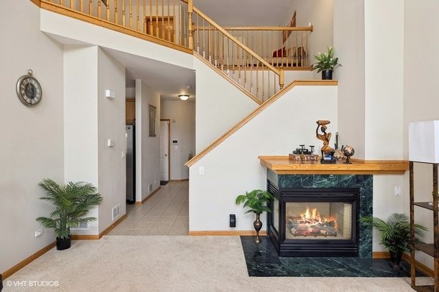 711 CREEKSIDE Circle 711, Gurnee, IL 60031
