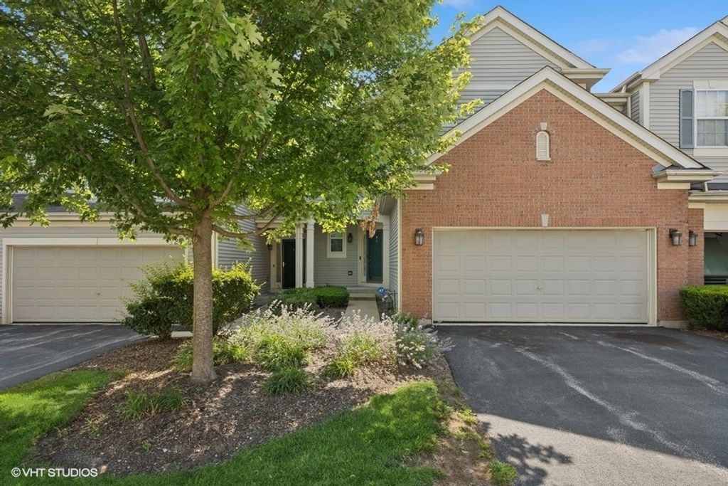 711 CREEKSIDE Circle 711, Gurnee, IL 60031
