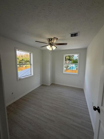 311 N 11th Street, Fort Pierce, FL 34950