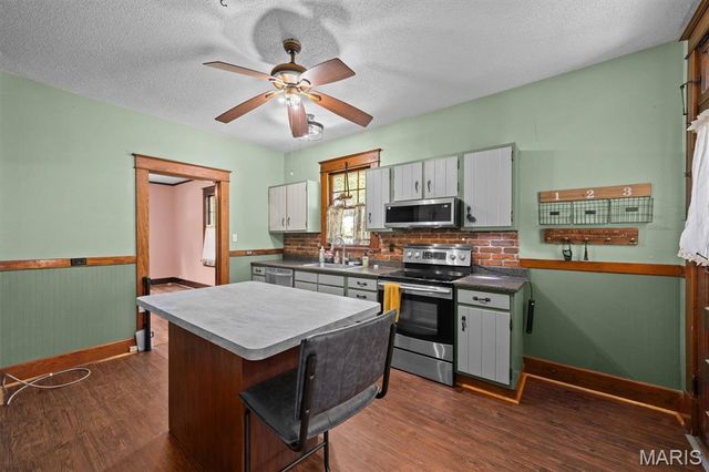 808 Troy Road, Edwardsville, IL 62025
