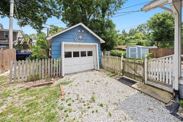 808 Troy Road, Edwardsville, IL 62025