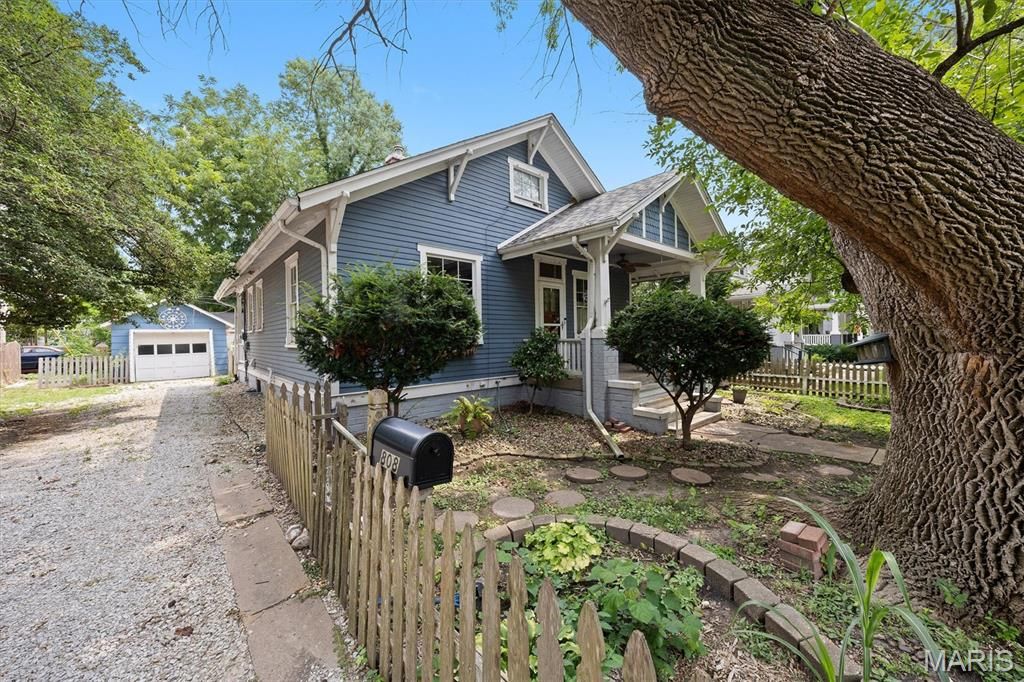 808 Troy Road, Edwardsville, IL 62025