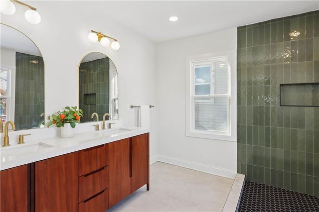 829 W 39th Terrace, Kansas City, MO 64111