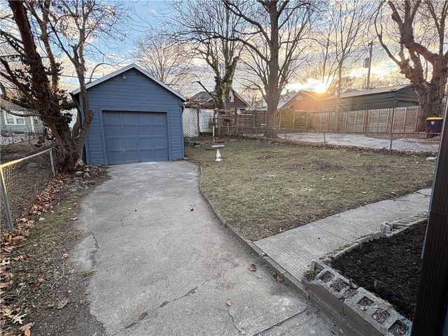 829 W 39th Terrace, Kansas City, MO 64111