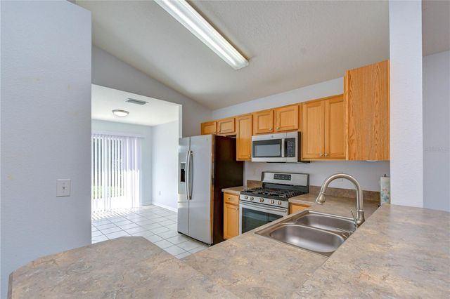 6010 SKYLARKCREST DRIVE, Lithia, FL 33547
