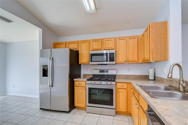 6010 SKYLARKCREST DRIVE, Lithia, FL 33547