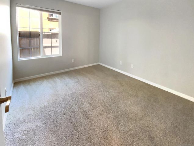 5252 Balboa Arms Dr 171, San Diego, CA 92117