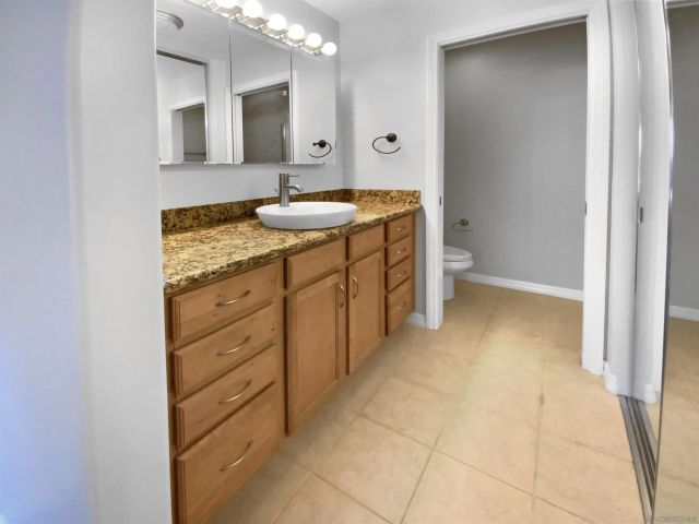 5252 Balboa Arms Dr 171, San Diego, CA 92117