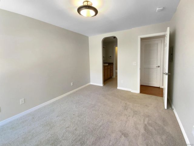5252 Balboa Arms Dr 171, San Diego, CA 92117