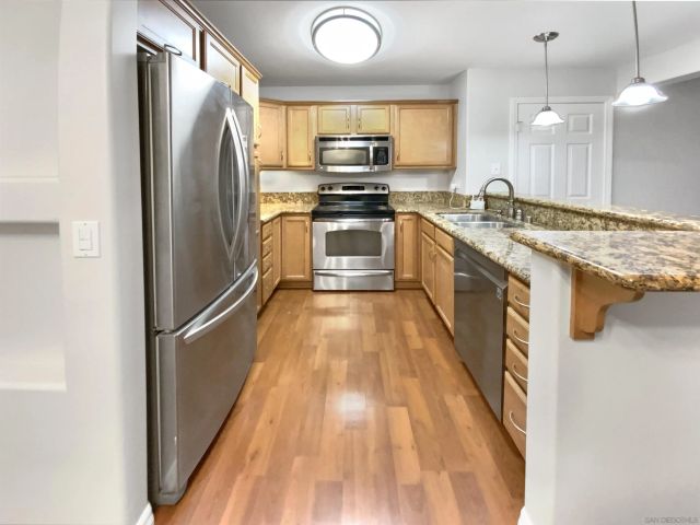 5252 Balboa Arms Dr 171, San Diego, CA 92117