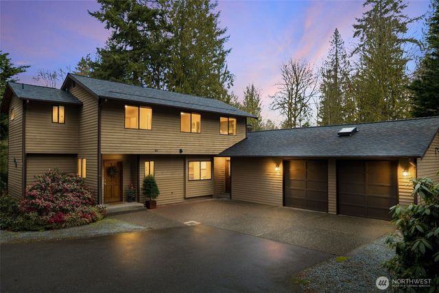 18557 W Lake Desire Drive SE, Renton, WA 98058