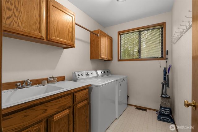 18557 W Lake Desire Drive SE, Renton, WA 98058