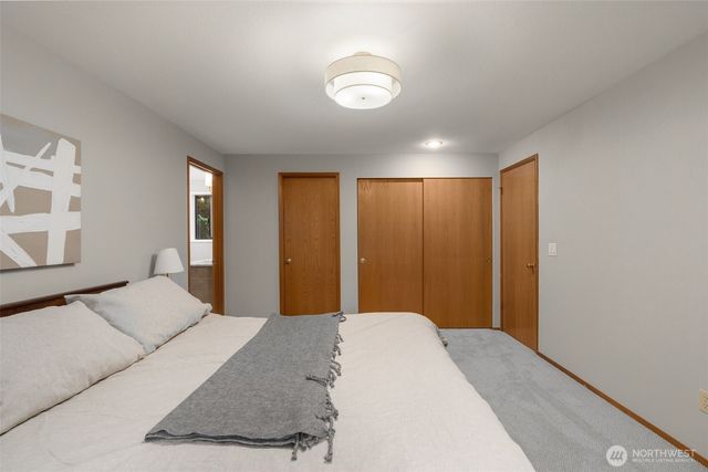 18557 W Lake Desire Drive SE, Renton, WA 98058