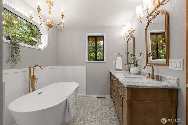 18557 W Lake Desire Drive SE, Renton, WA 98058