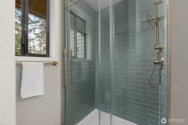 18557 W Lake Desire Drive SE, Renton, WA 98058