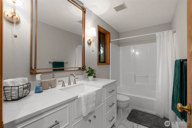 18557 W Lake Desire Drive SE, Renton, WA 98058