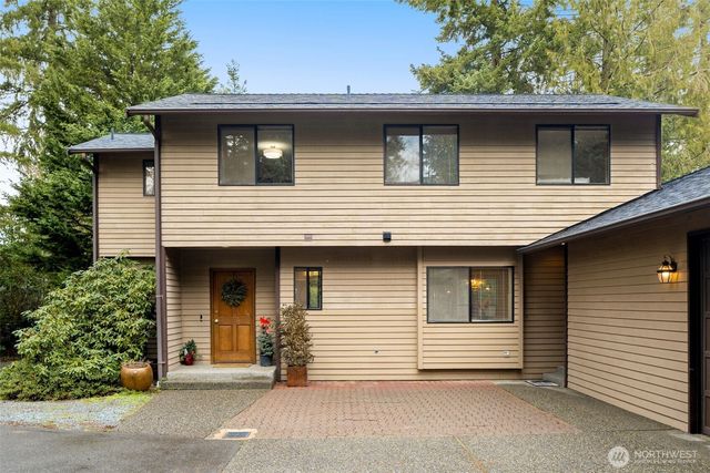 18557 W Lake Desire Drive SE, Renton, WA 98058