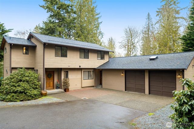 18557 W Lake Desire Drive SE, Renton, WA 98058
