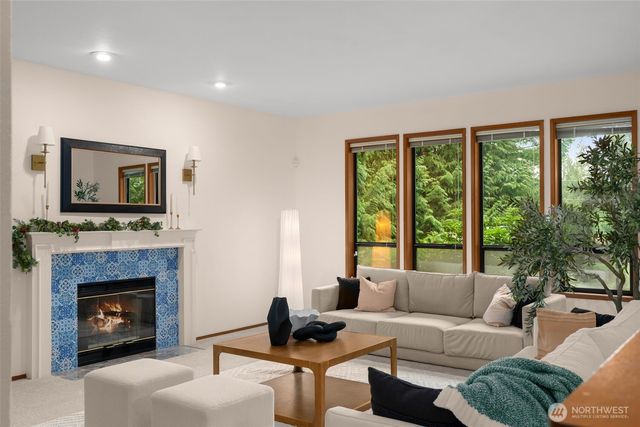 18557 W Lake Desire Drive SE, Renton, WA 98058