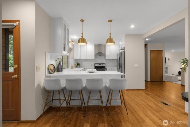 18557 W Lake Desire Drive SE, Renton, WA 98058