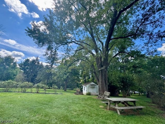 5 Oakura Ln, Bedminster Twp., NJ 07921