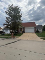 1069 Saratoga Springs Court, Florissant, MO 63034