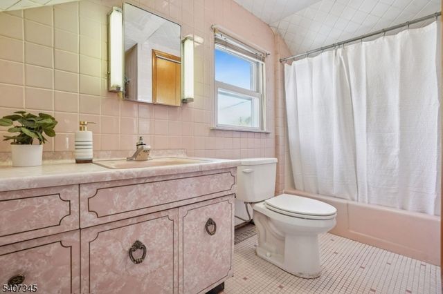 649 8Th St, Carlstadt Boro, NJ 07072