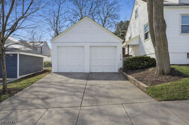 649 8Th St, Carlstadt Boro, NJ 07072