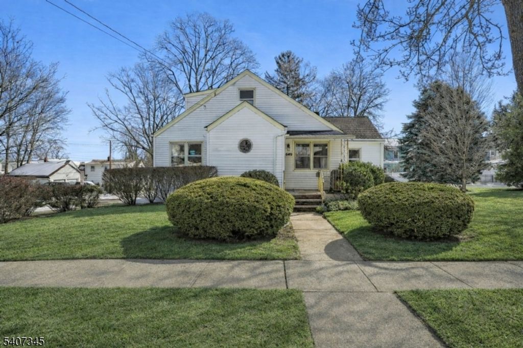 649 8Th St, Carlstadt Boro, NJ 07072