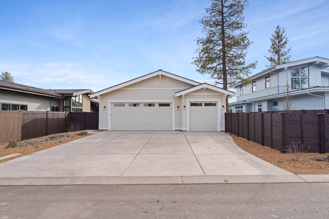 3330 NW Leavitt Lane 264, Bend, OR 97703