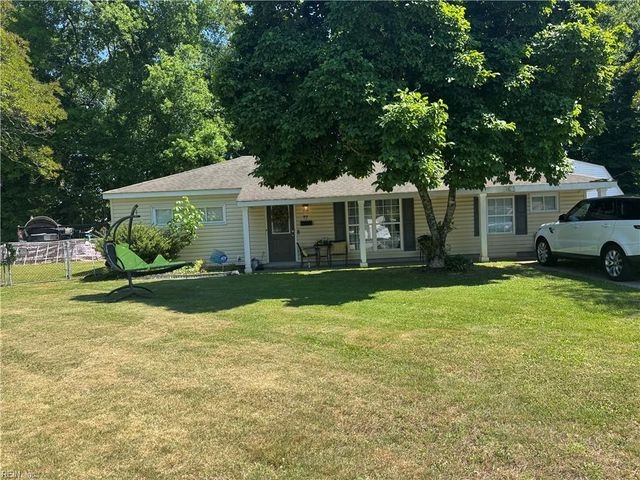 17 Cottage LN, Newport News, VA 23603