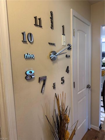 17 Cottage LN, Newport News, VA 23603