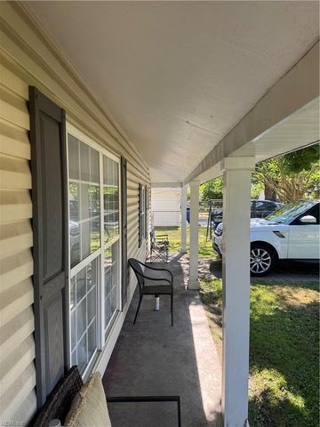 17 Cottage LN, Newport News, VA 23603