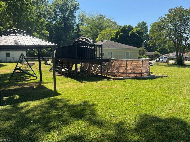 17 Cottage LN, Newport News, VA 23603