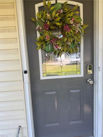 17 Cottage LN, Newport News, VA 23603
