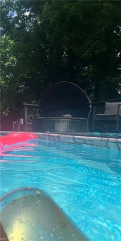 17 Cottage LN, Newport News, VA 23603