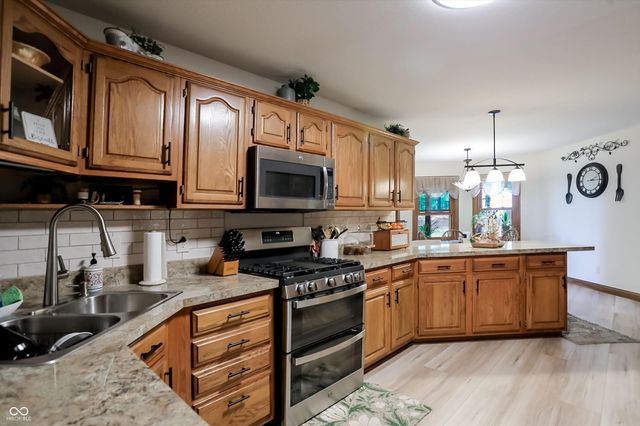 5344 W Stone Way, New Palestine, IN 46163