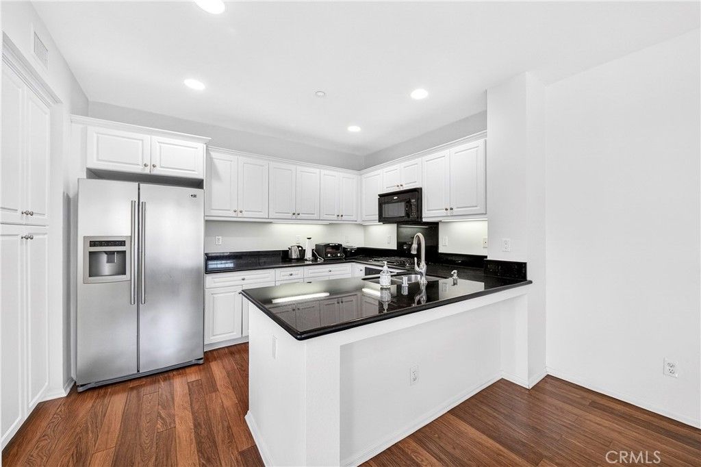 Image 12 of property listing at 1800 Oak Street 624, Torrance, CA 90501