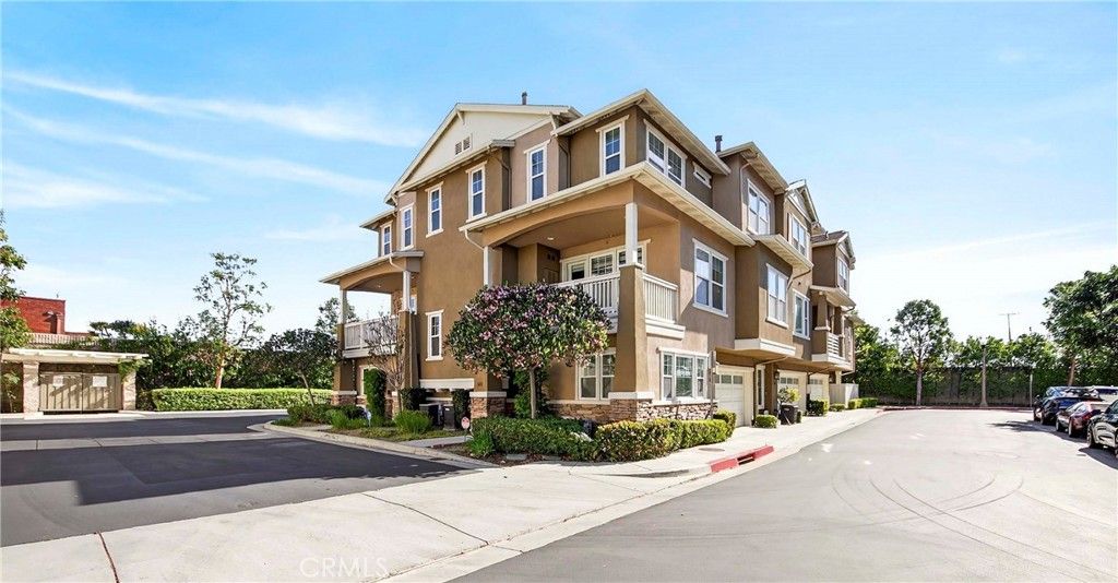 Image 3 of property listing at 1800 Oak Street 624, Torrance, CA 90501