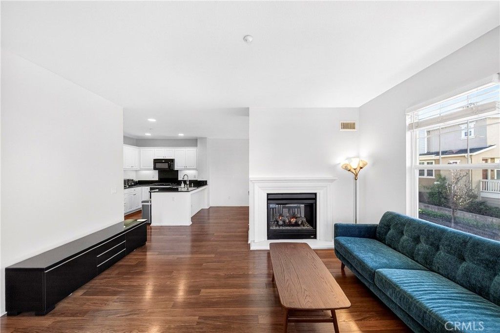 Image 7 of property listing at 1800 Oak Street 624, Torrance, CA 90501