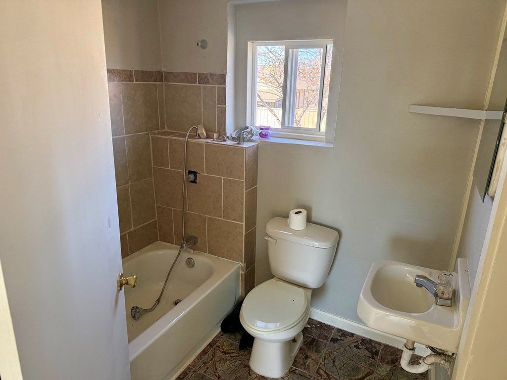 Image 11 of property listing at 1306 E 17th Street, San Angelo, TX 76903