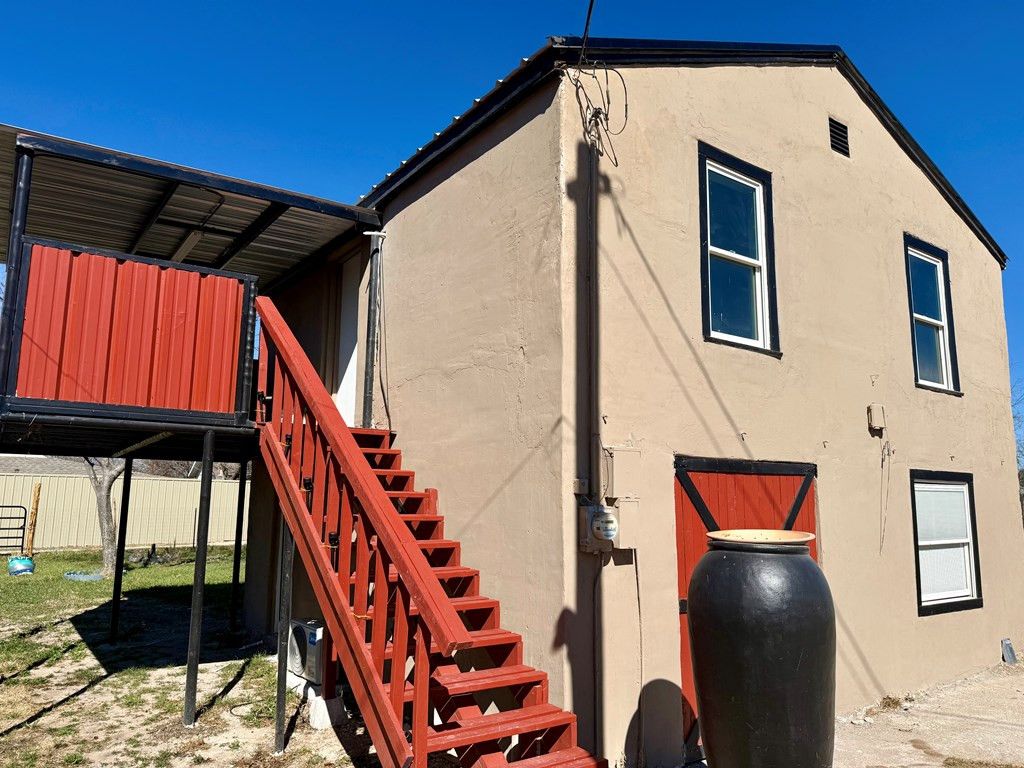 Image 13 of property listing at 1306 E 17th Street, San Angelo, TX 76903