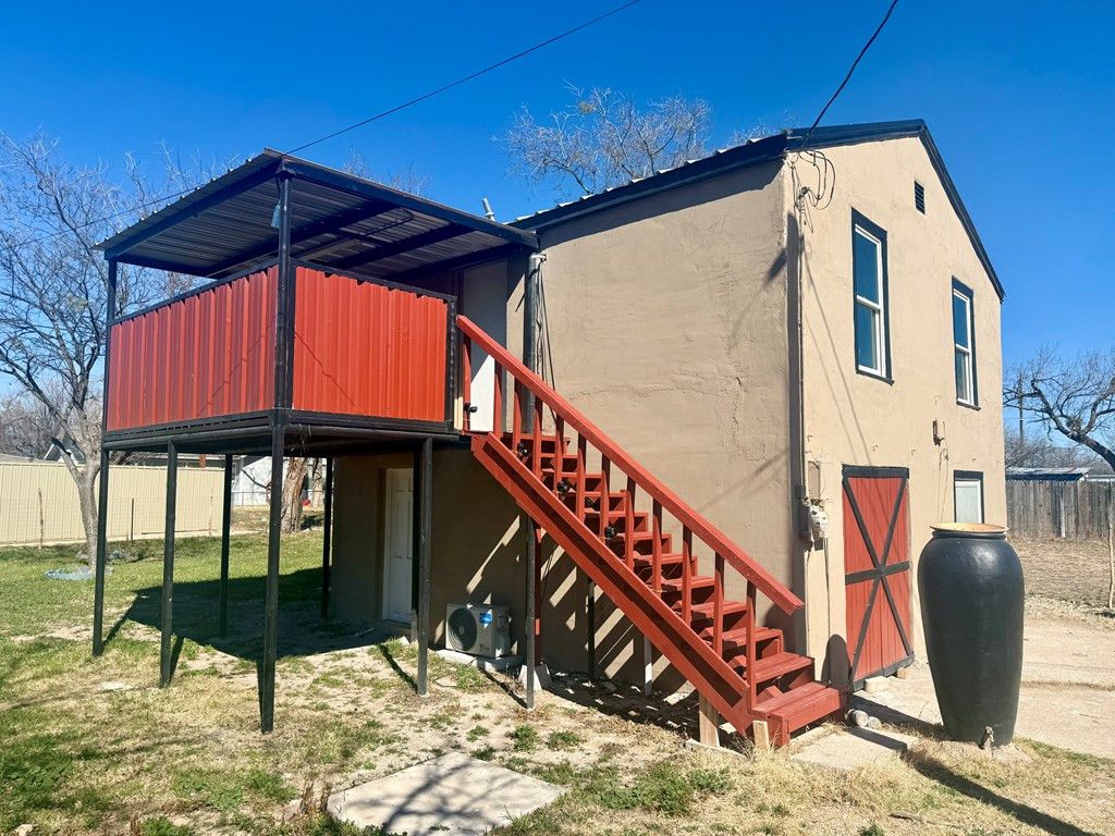 Image 5 of property listing at 1306 E 17th Street, San Angelo, TX 76903