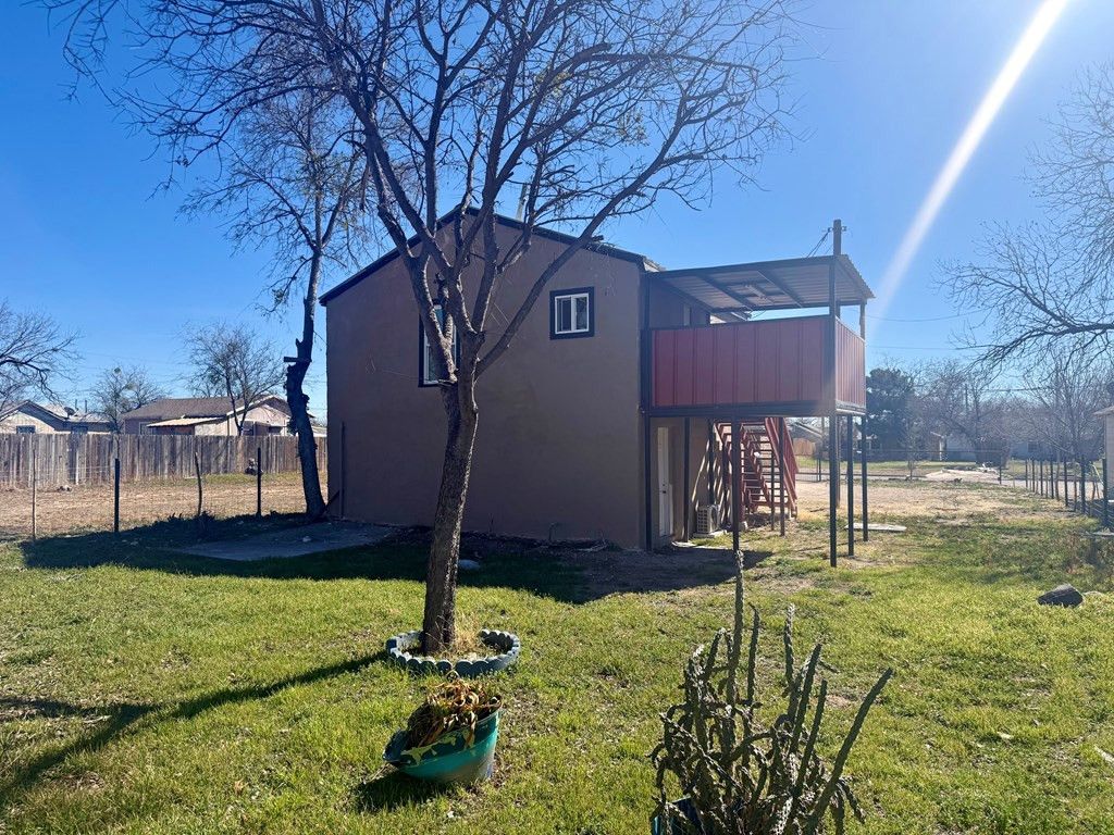 Image 6 of property listing at 1306 E 17th Street, San Angelo, TX 76903