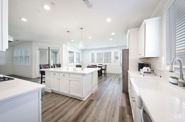 15008 Pemberley Passage Avenue, Bakersfield, CA 93311