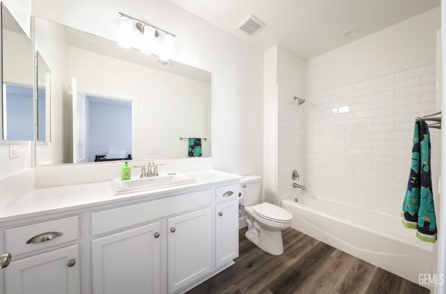 15008 Pemberley Passage Avenue, Bakersfield, CA 93311