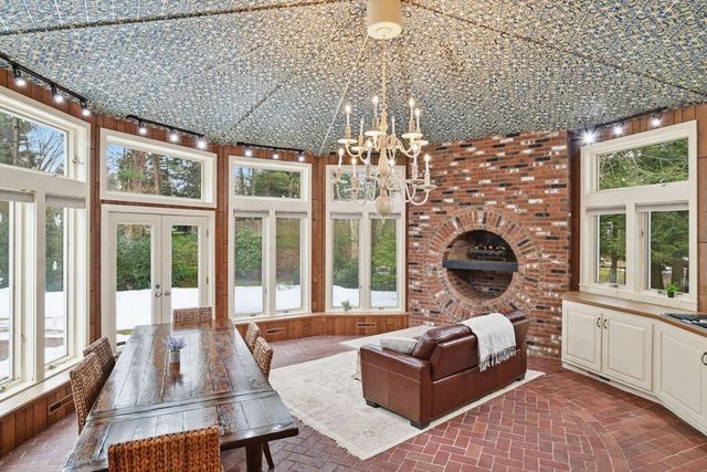 330 Merriweather Dr, Longmeadow, MA 01106