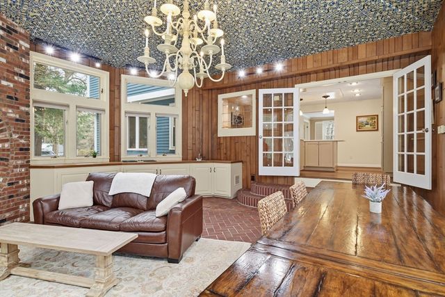 330 Merriweather Dr, Longmeadow, MA 01106