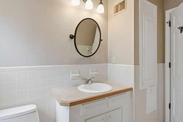 330 Merriweather Dr, Longmeadow, MA 01106